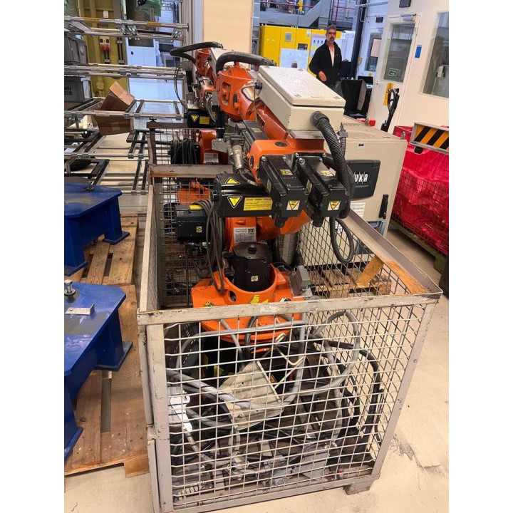 2adet  KUKA VKRC1 KR ZH 15/2 BJ 2001