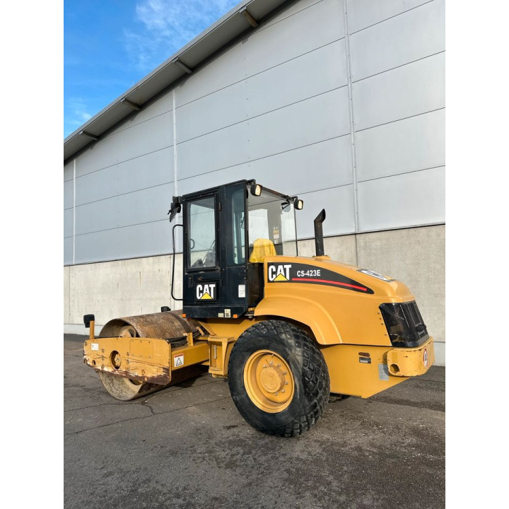 Caterpillar CS423E Walze