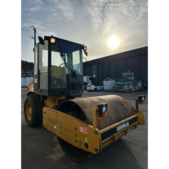 Caterpillar CS423E Walze