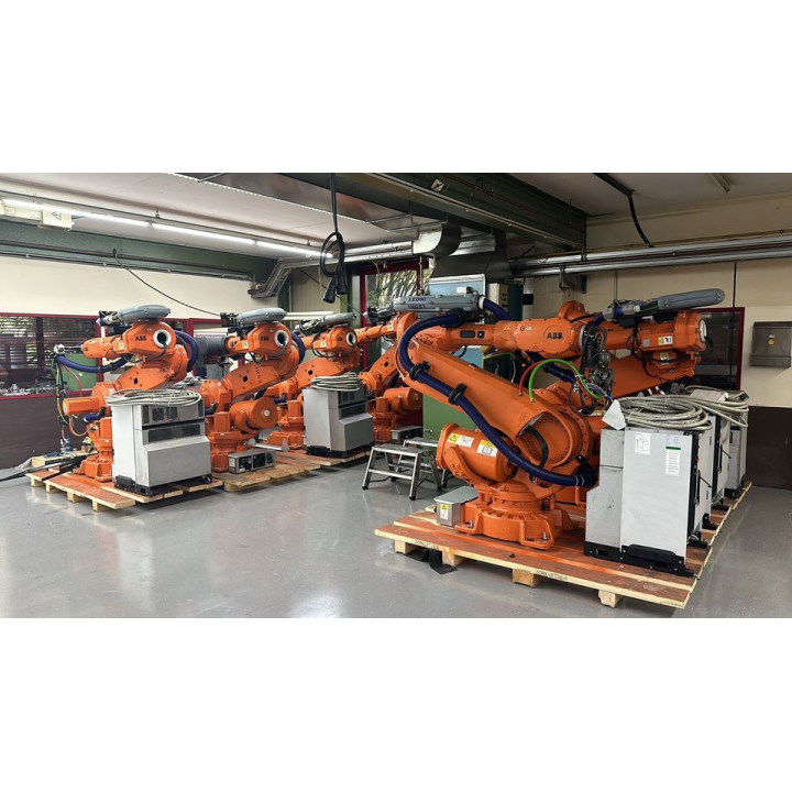Abb IRB  IRC5 Roboter