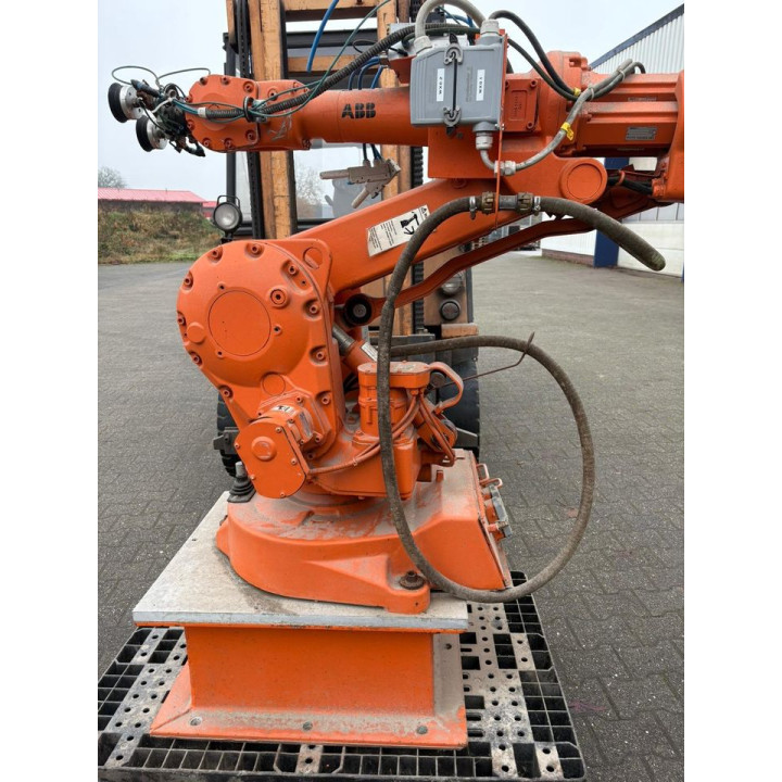 ABB IRB 2400