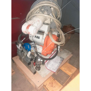 ABB robot kolu, kontrol kabini (kumanda panosu) dâhil.