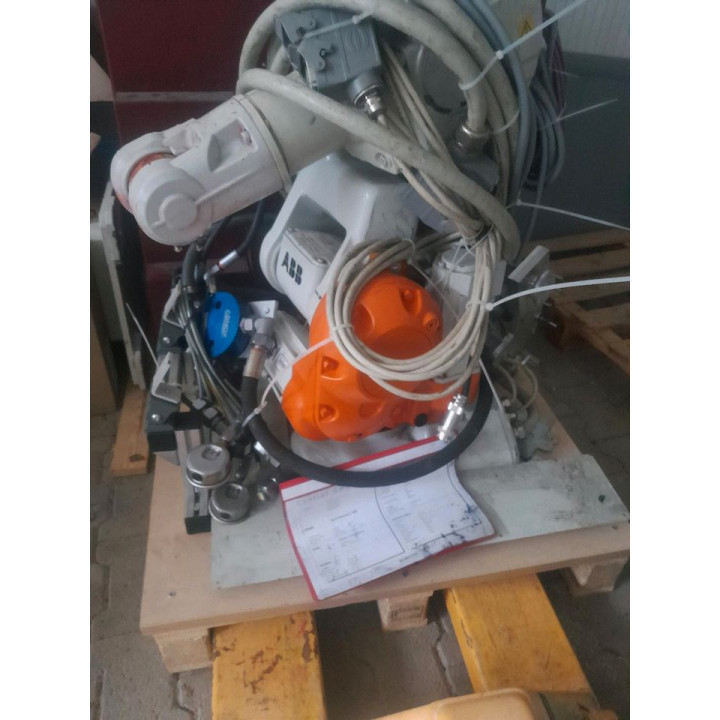 ABB robot kolu, kontrol kabini (kumanda panosu) dâhil.