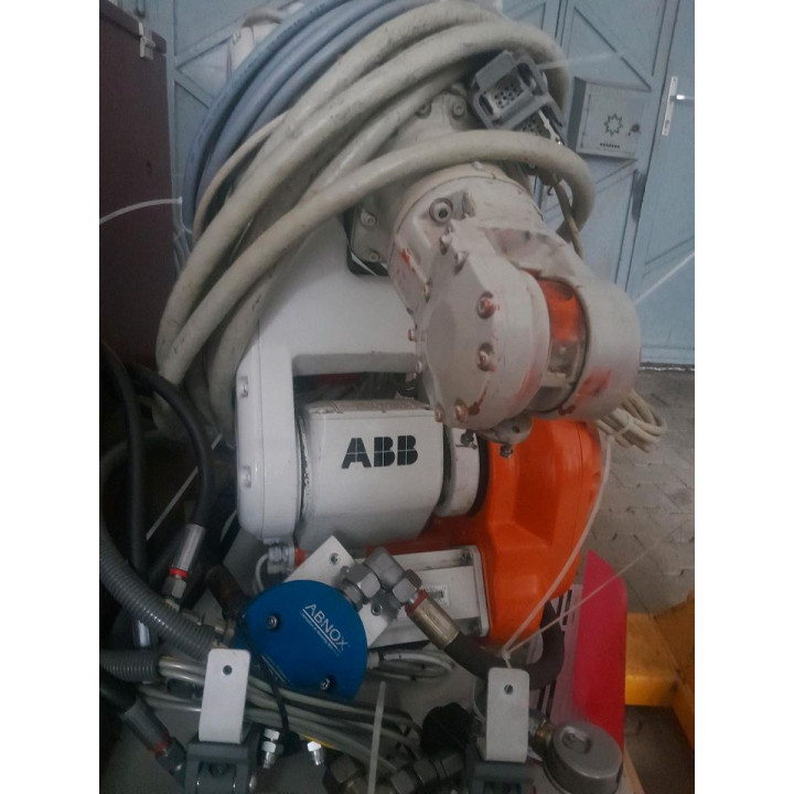 ABB robot kolu, kontrol kabini (kumanda panosu) dâhil.