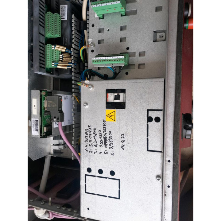 ABB robot kolu, kontrol kabini (kumanda panosu) dâhil.