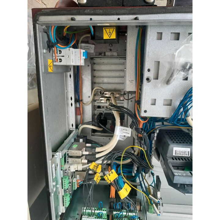 ABB robot kolu, kontrol kabini (kumanda panosu) dâhil.