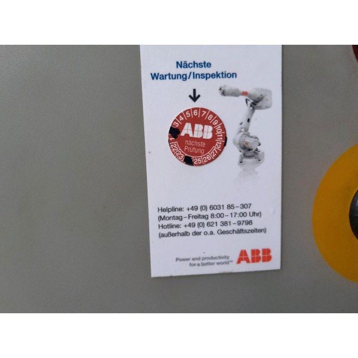ABB robot kolu, kontrol kabini (kumanda panosu) dâhil.