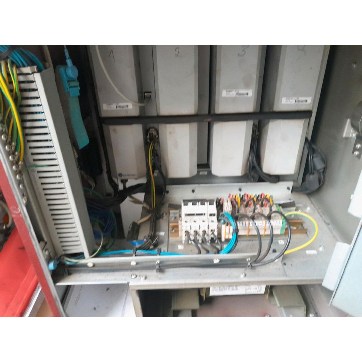 ABB robot kolu, kontrol kabini (kumanda panosu) dâhil.