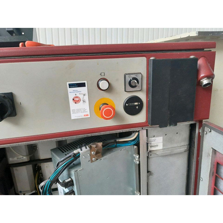 ABB robot kolu, kontrol kabini (kumanda panosu) dâhil.