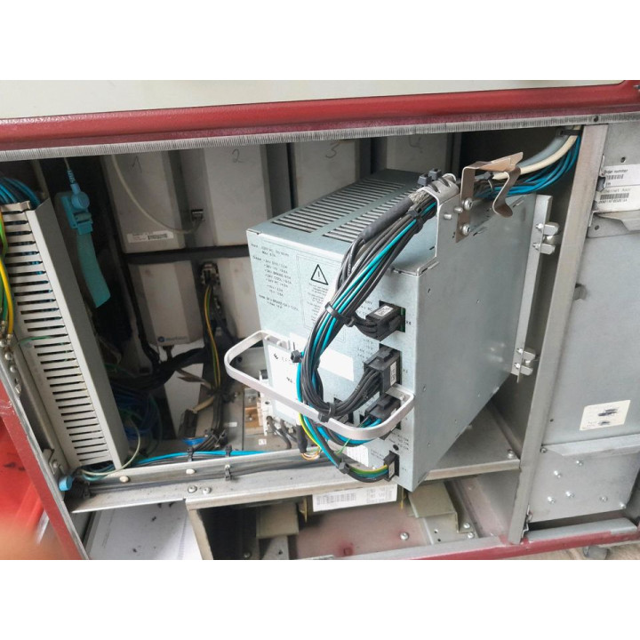 ABB robot kolu, kontrol kabini (kumanda panosu) dâhil.